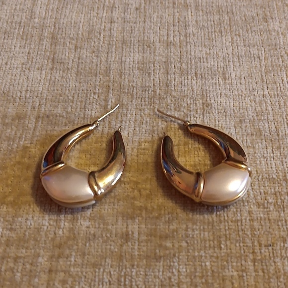 Gold Tone and Cream Post Pierced Earrings - Picture 1 of 6